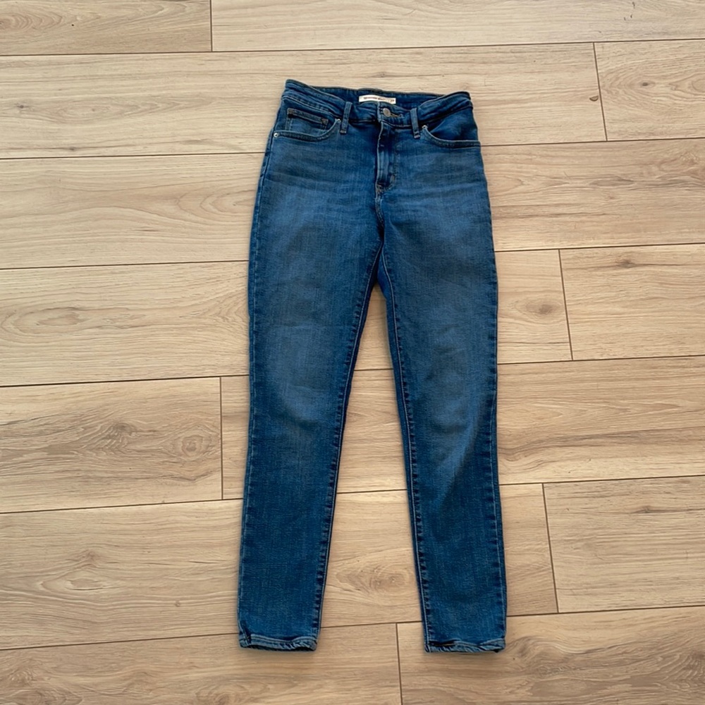 Levi’s High Rise asking Jean in Size 27